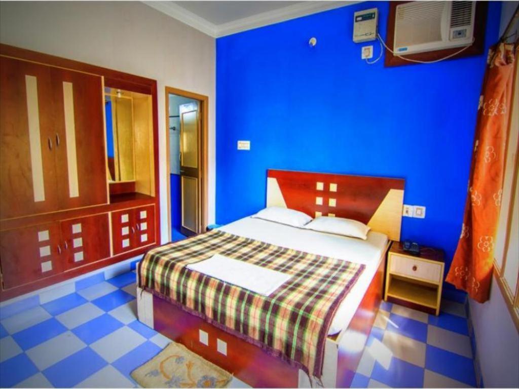 Golden Dust Hotel Puri Exterior photo