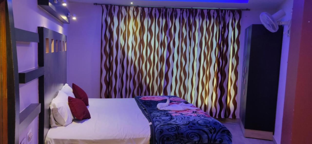 Golden Dust Hotel Puri Exterior photo