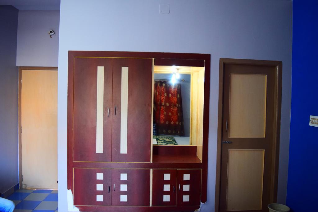 Golden Dust Hotel Puri Exterior photo