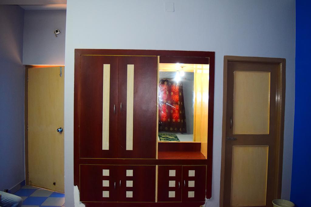 Golden Dust Hotel Puri Room photo