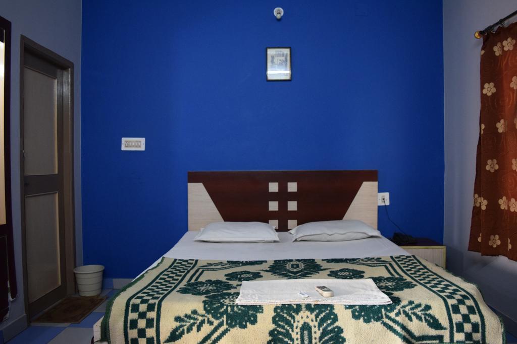 Golden Dust Hotel Puri Room photo