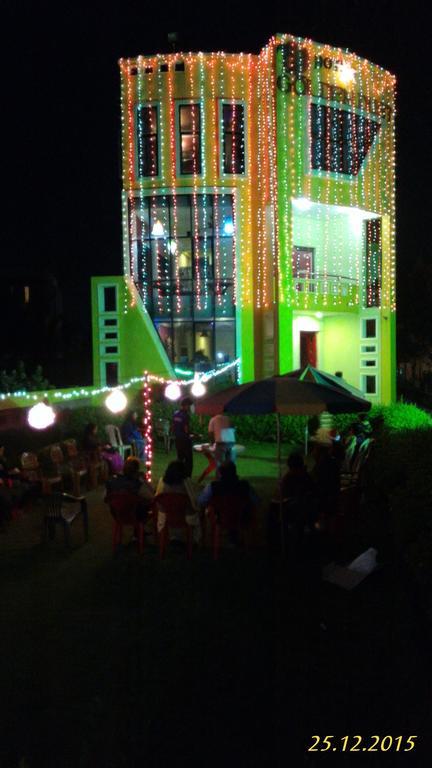 Golden Dust Hotel Puri Exterior photo