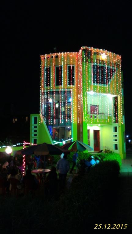 Golden Dust Hotel Puri Exterior photo
