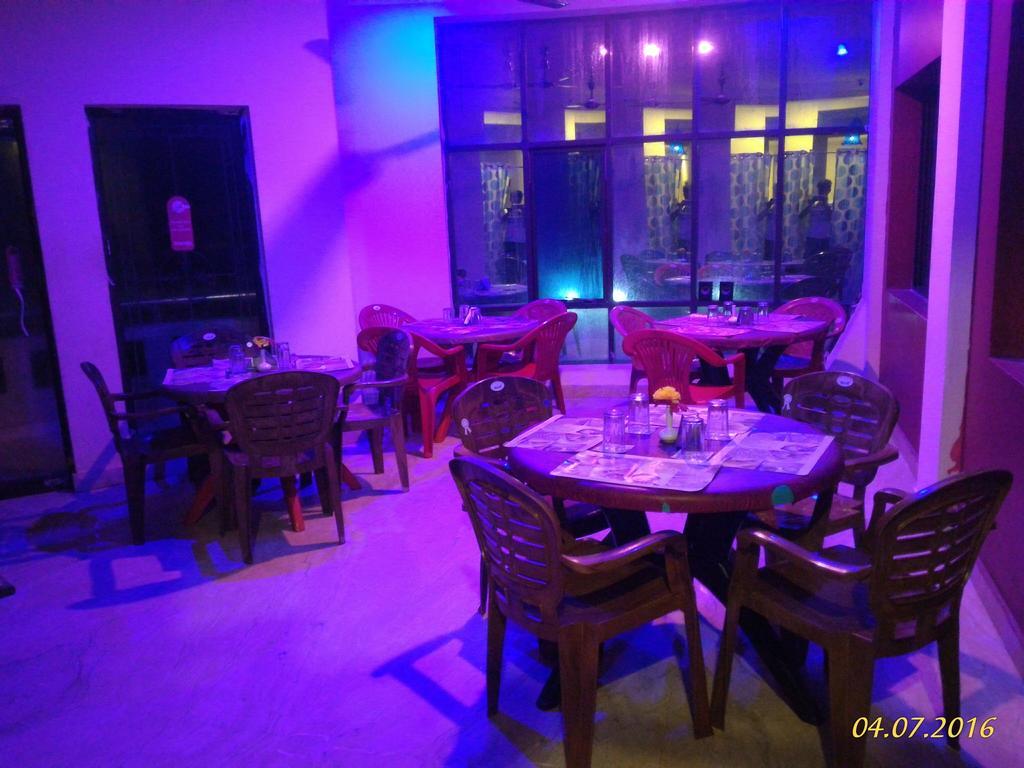 Golden Dust Hotel Puri Exterior photo