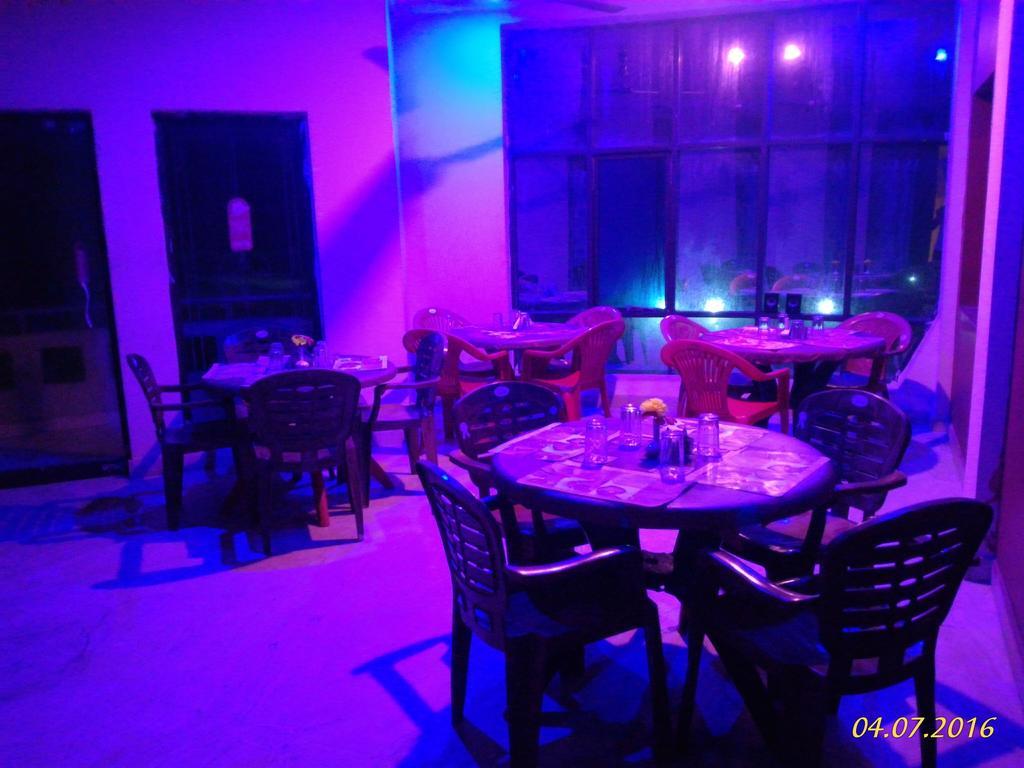 Golden Dust Hotel Puri Exterior photo