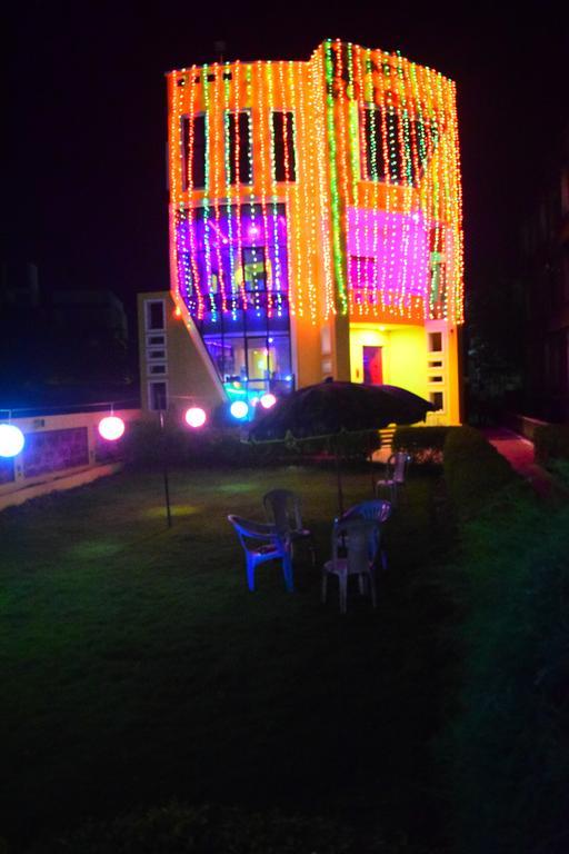 Golden Dust Hotel Puri Exterior photo