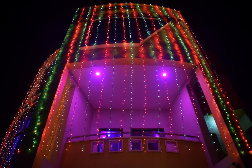 Golden Dust Hotel Puri Exterior photo